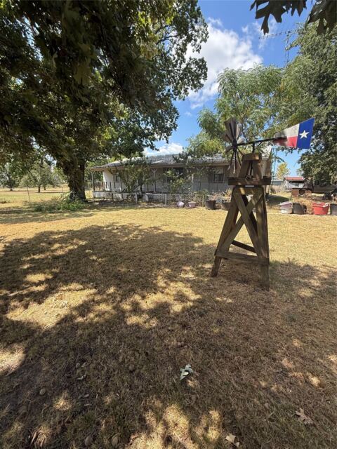 4411 Fm 100, Honey Grove