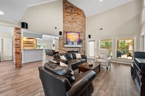 8800 Rolling Springs Court, Fort Worth, TX 76120 — photo 3