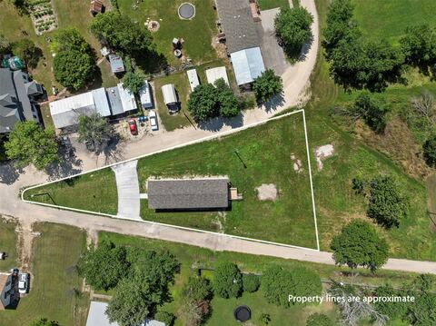 202 N 6th Street, Mount Calm, TX 76673 — photo 2
