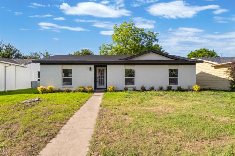 913 Roaming Road Drive, Allen