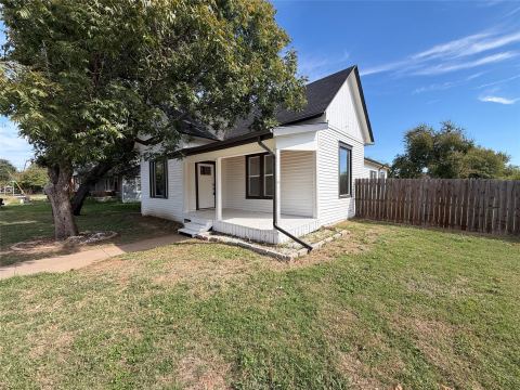 300 N Friou Street, Alvarado