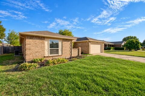 3018 Meadow Creek Court, Grand Prairie, TX 75052 — photo 2