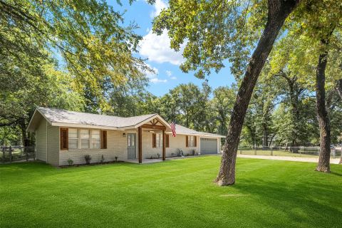 110 Meadowood Road, Enchanted Oaks, TX 75156 — photo 2