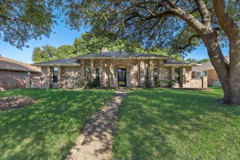 310 Doral Place