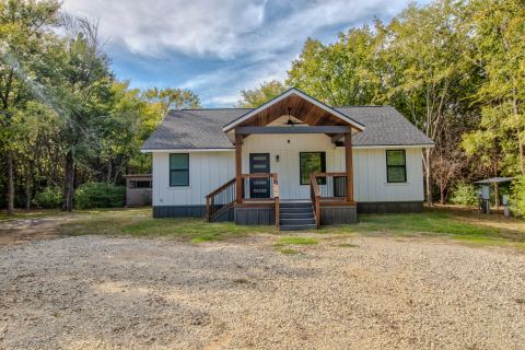 1215 Leo Andrews Road, Whitesboro