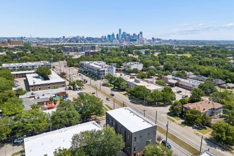 737 N Zang Boulevard 103, Dallas