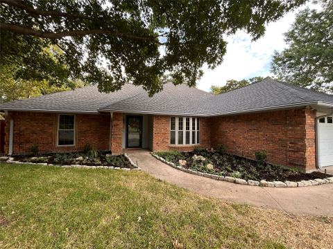 8951 Hialeah Circle N, North Richland Hills