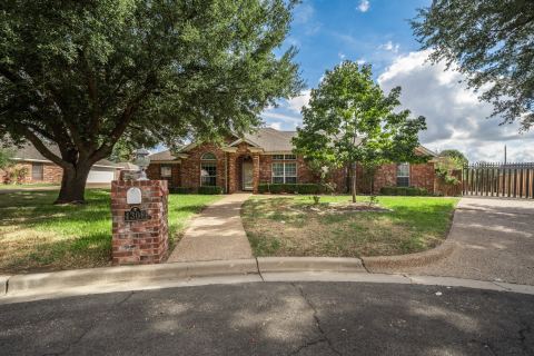 1308 Wentwood Circle, Hewitt