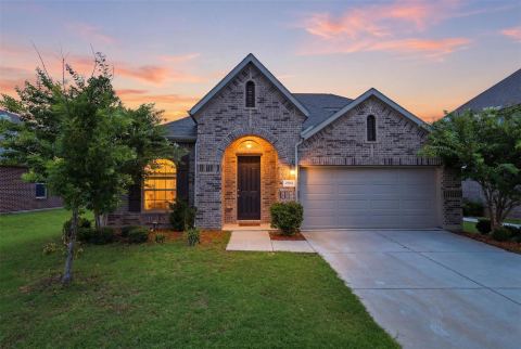 2704 Dancing Flame Drive, Denton