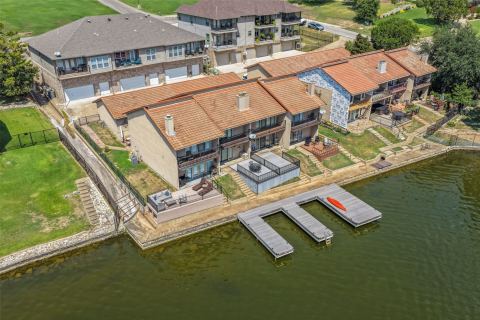 5515 Club Cove Court, De Cordova