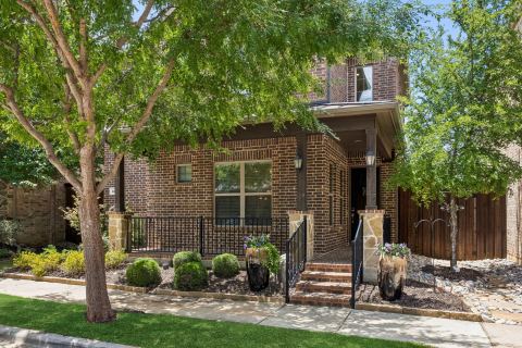 4421 Broadway Avenue
