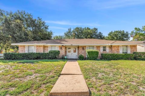1400 Moss Rose Circle, Irving
