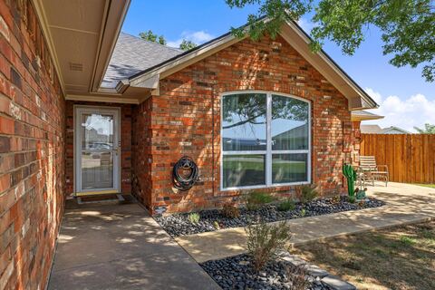 202 Daniel Court, Collinsville, TX 76233 — photo 2