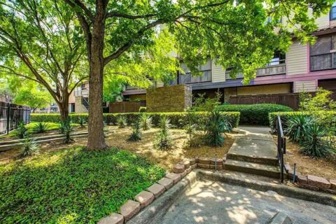 5757 E University Boulevard 22B, Dallas