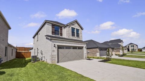 2012 Whispering Lane, Celina