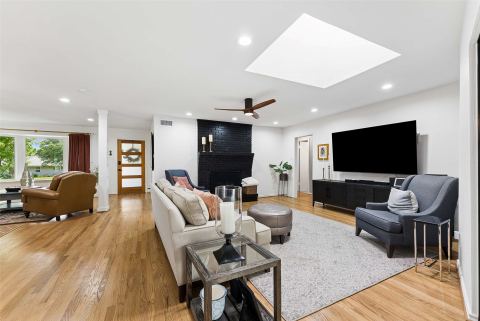 6735 Kingsbury Drive, Dallas