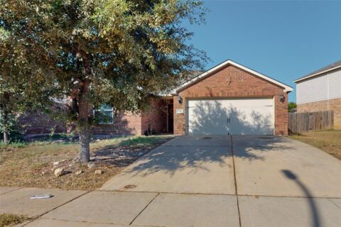 6133 Chalk Hollow Drive, Fort Worth