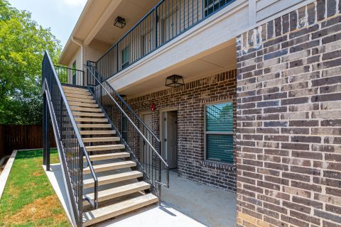 115 W Jones 102, Krum