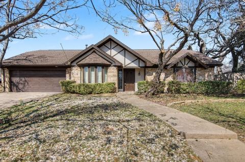604 Baker Drive, Hurst