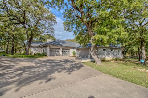 101 Tomahawk Drive, Lake Kiowa, TX 76240 — photo 2
