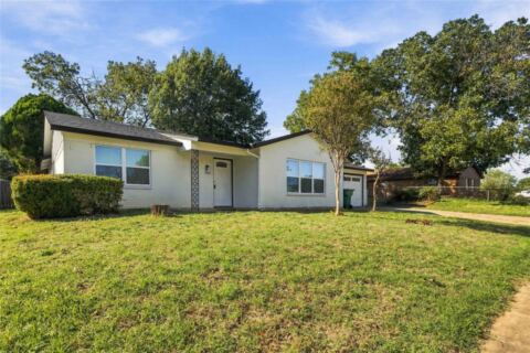204 Wilson Street, Crowley, TX 76036 — photo 3