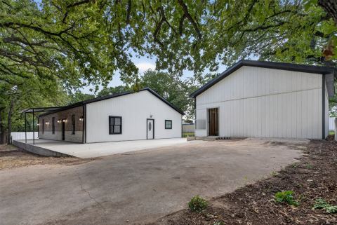 180 Garnet Road, Springtown