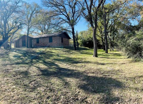 301 Walnut Avenue, Azle, TX 76020 — photo 2