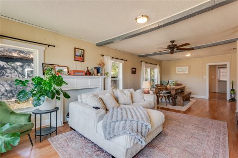 228 W Archer Street, Jacksboro, TX 76458 — photo 2