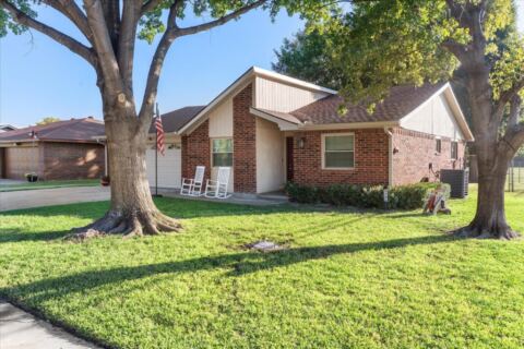 2702 Pebble Beach Drive, Lancaster, TX 75134 — photo 2