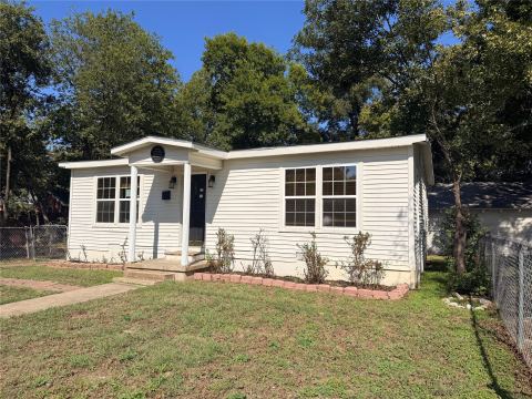 302 N Thompson Street, Hillsboro, TX 76645 — photo 2