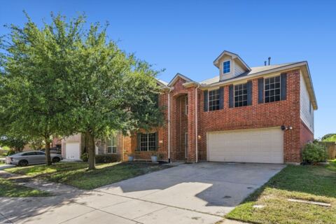 8745 Golden Sunset Trail, Fort Worth