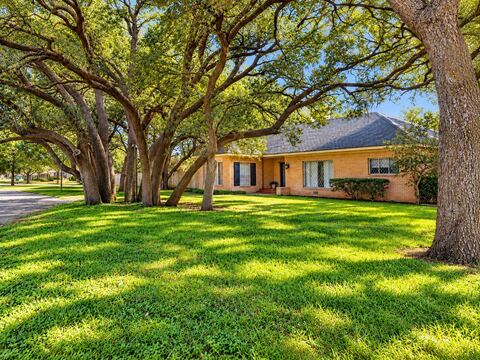 345 W Clinton Street, Dublin, TX 76446 — photo 2