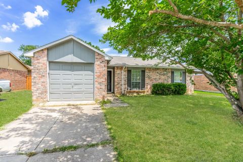 7005 WILDBRIAR Court E, Fort Worth
