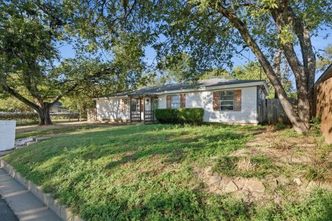 707 N Walnut Street, Weatherford