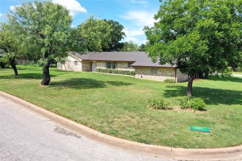 281 Oak Ridge Street, Jacksboro, TX 76458 — photo 2