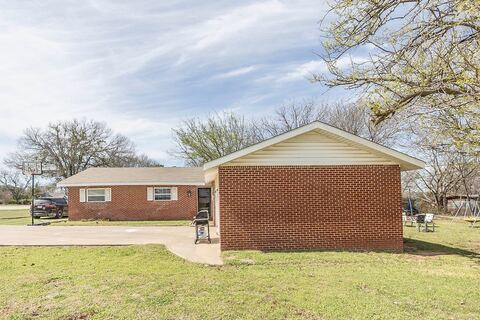 809 E Highway 82, Nocona, TX 76255 — photo 3