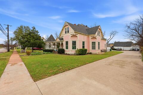 306 E Tarrant Street, Bowie, TX 76230 — photo 2