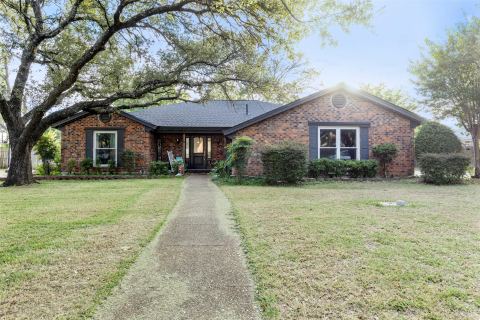 900 Stonelake Drive, Cleburne