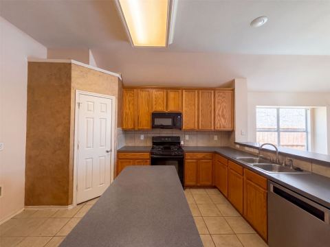 1213 Whitecreek Drive, Glenn Heights, TX 75154 — photo 2