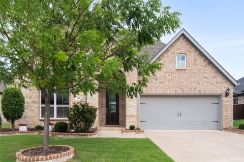 1921 Middleton Drive, Mansfield