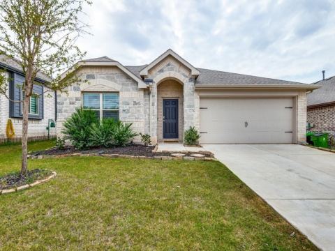 1236 Rosebush Road, Aubrey
