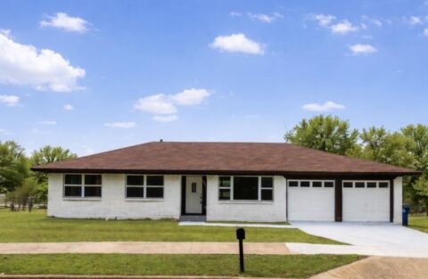 536 Lakeshore Drive, Ennis, TX 75119 — photo 2