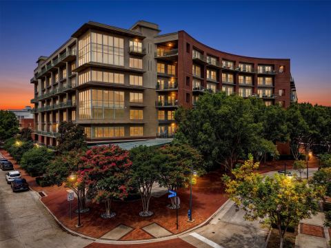 5055 Addison Circle 713