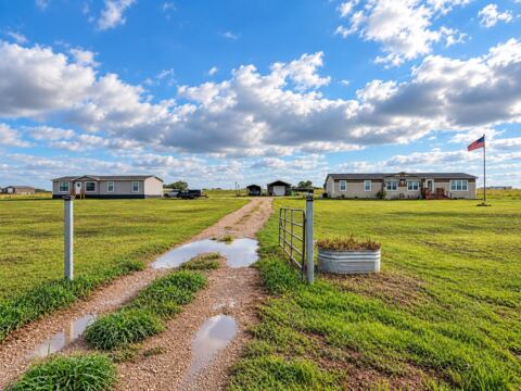 8832 N US Highway 69, Celeste