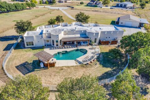 5040 Wind Hill Court, Fort Worth