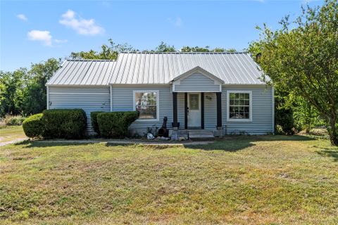 808 N Main Street, Kemp
