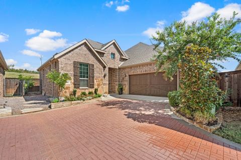 1833 Spotted Fawn Drive, Arlington