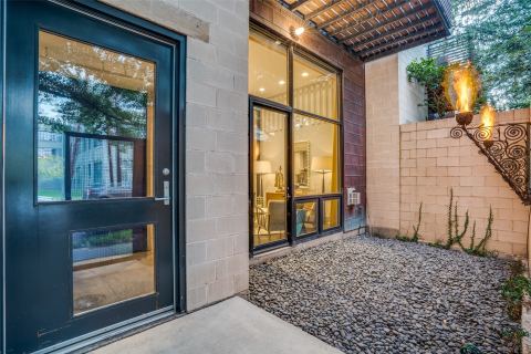 3819 Commerce Street, Dallas