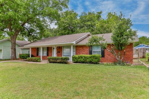 215 E Tennie Street, Gainesville, TX 76240 — photo 2