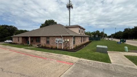 2335 N Elm Street, Denton